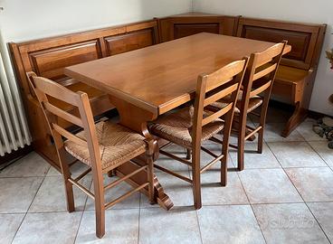 Cassapanca, tavolo da 6, e 3 sedie legno massiccio