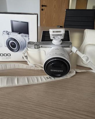 Samsung NX3000 Bianca + MicroSD 32GB e Custodia