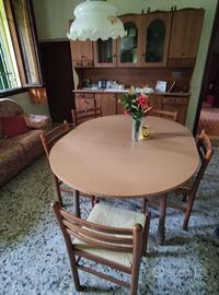 Credenza tavolo e sedie