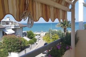 In riva al mare disponibile settembre