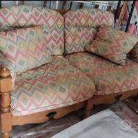 Divano base legno 2 posti+ 2 cuscini 