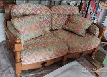 Divano base legno 2 posti+ 2 cuscini 