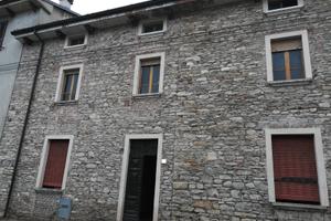 Casa in sasso con terreno