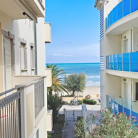 Giugno,Luglio 1-16 e Agosto 8-31 fronte mare