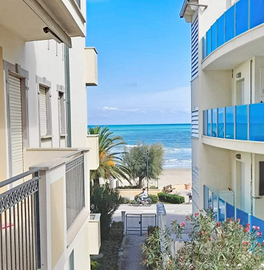 Giugno,Luglio 1-16 e Agosto 8-31 fronte mare