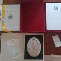 Ovale argento e libro papa edizione vangelo nr 299