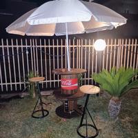 tavolo da bar coca cola con ombrellone 