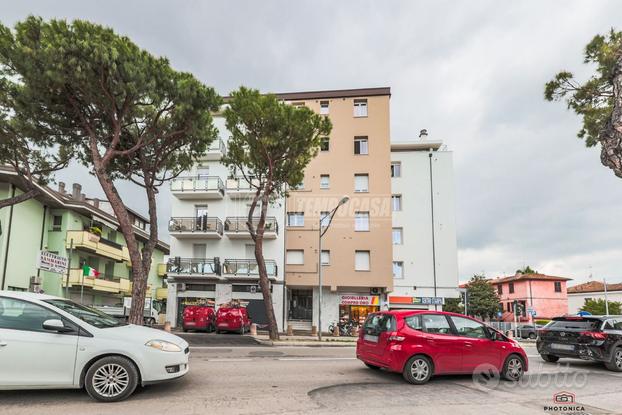 QUADRILOCALE DI AMPIE METRATURE IN PALAZZINA APPEN