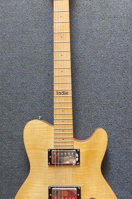 Chitarra Indie in mogano e acero