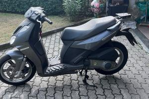 SVENDOAPRILIA 200 SPORTCITY