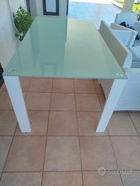 tavolo di vetro