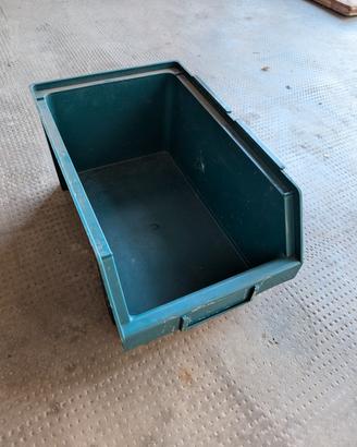 contenitori a bocca di lupo in plastica 