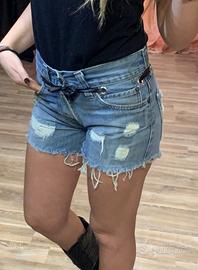 Shorts levis personalizzati