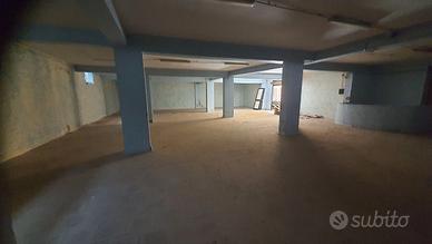 Ampio locale deposito