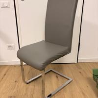 Sedie grigie moderne per salotto