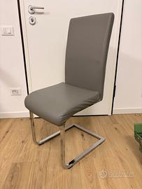 Sedie grigie moderne per salotto