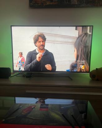 Televisore 40 pollici Philips Ambiligth