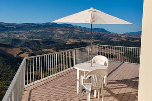 Appartamento panoramico ammobiliato a Cairano (AV)