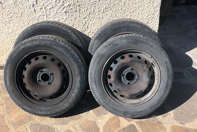 Gomme 175/65 - 14 complete di cerchi