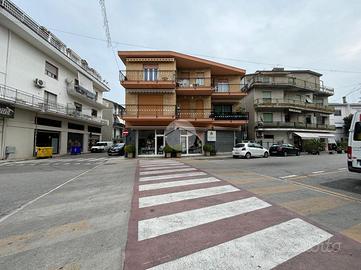 4 LOCALI A SAN BENEDETTO DEL TRONTO