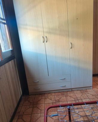 Armadio   credenza  Tavolo   