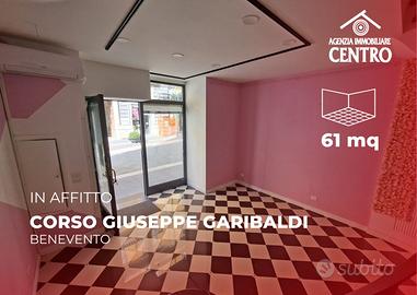 Locale su 2 livelli sul Corso