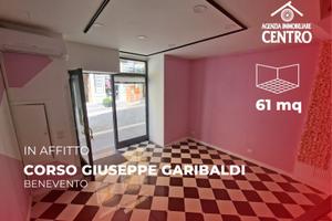 Locale su 2 livelli sul Corso