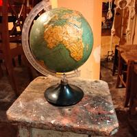 Vecchio mappamondo in rilievo bachelite