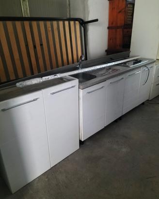 cucina lineare 180 più 60 colonna con forno 