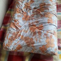 Coperta copriletto matrimoniale grigia con fiori