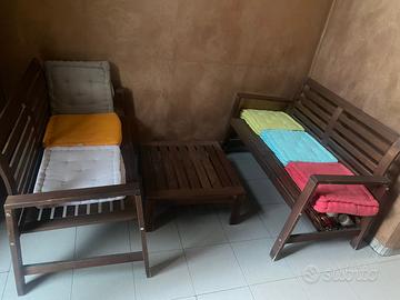 PANCHE IN LEGNO con tavolino e 6 cuscini