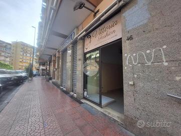 NEGOZIO A NAPOLI