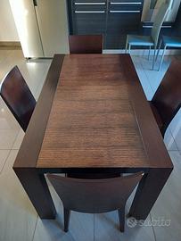 tavolo in legno + 4 sedie
