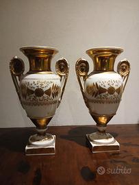 Coppia di vasi antichi