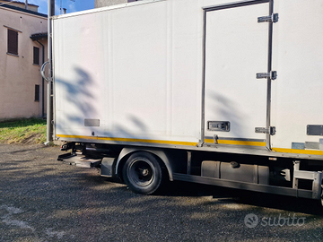 Motrice 8 bancali con frigor e pedana