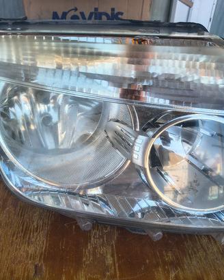 Faro anteriore dx e sn Dacia Duster 2014