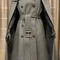 Cappotto trench a mantella in lana grigia Collezio