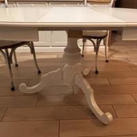 Tavolo da pranzo rotondo in stile shabby chic