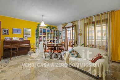 Appartamento di 120 m² con 3 locali e box auto a M