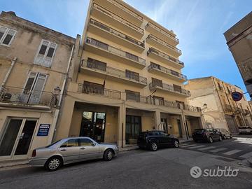 Castelvetrano prestig. app. in centro di 7,5 v