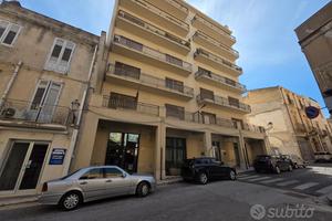 Castelvetrano prestig. app. in centro di 7,5 v