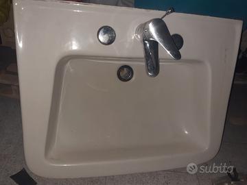 Lavabo con colonna+ miscelatore e piletta