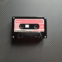 Salvadanaio a forma musicassetta