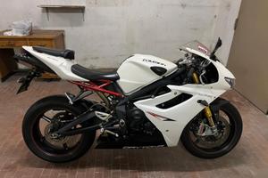 Triumph Daytona 675r - 2011