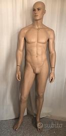 Manichino realistico uomo