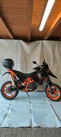 KTM690R supermoto