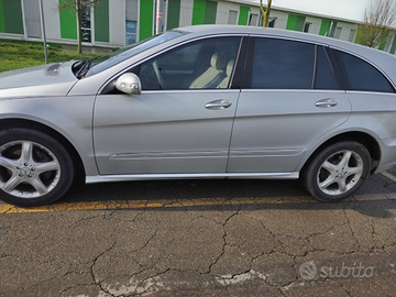 Mercedes-Benz R 320