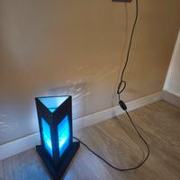 Lampada etnica in legno nero con luce blu