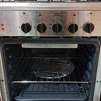 Cucina a gas con forno elettrico