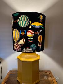 Grande lampada con paralume con tessuto Fornasetti